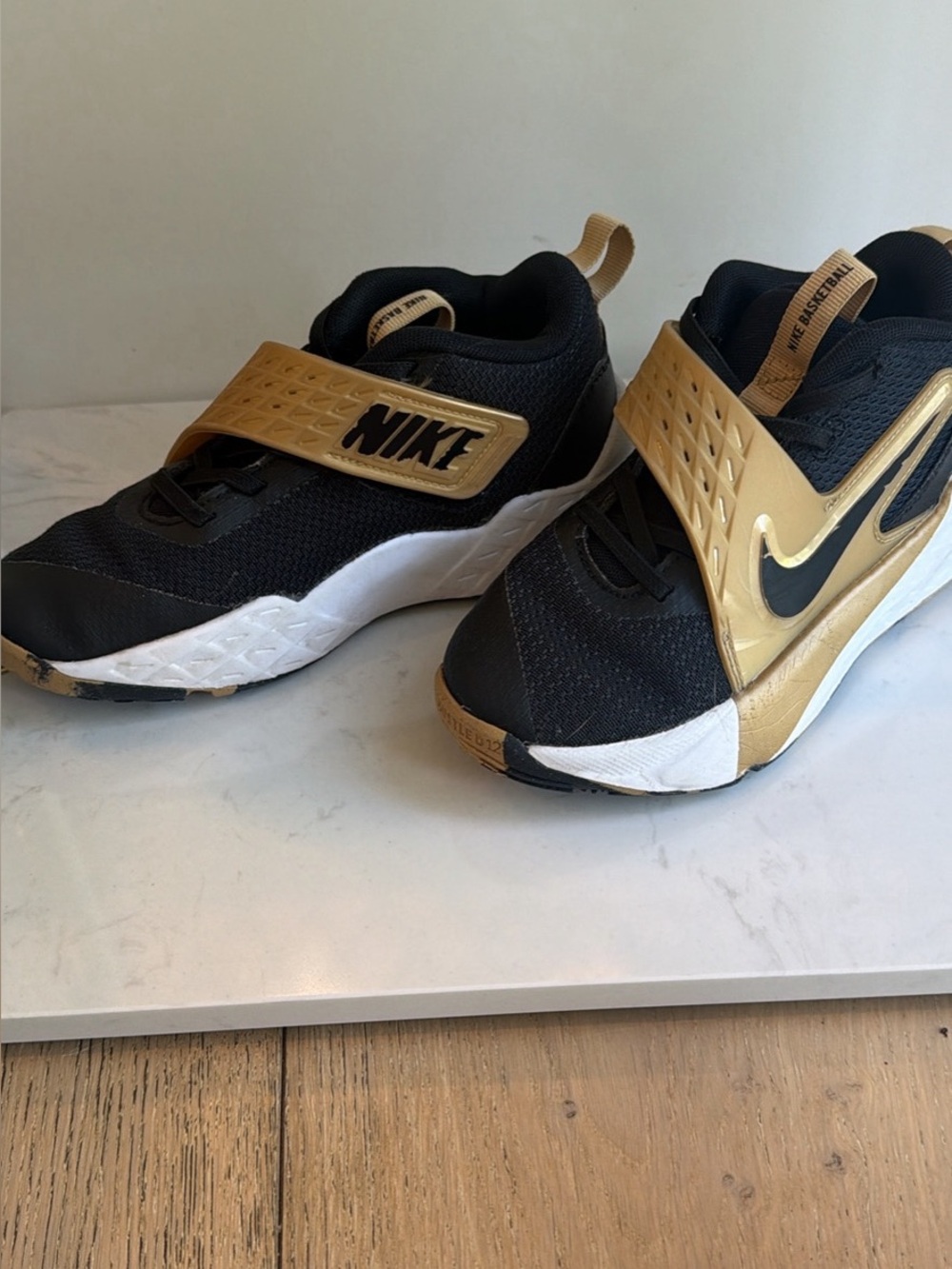 Nike little boys Black and Gold Basketball Shoes sz 1